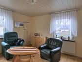 Blick ins Wohnzimmer - (EF1231_M) Zwickau: Oberlungwitz, preiswerte möblierte Wohnung mit PKW-Stellplatz, Dusche, Waschmaschine