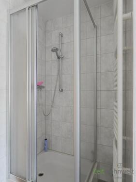 Dusche und Handtuchheizkörper - 
