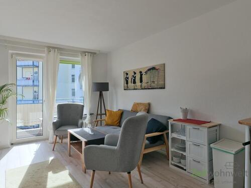 moderne Sitzecke vor dem Balkon - 1 Zimmer Etagenwohnung zur Miete in Kassel