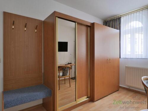 Kleider- und Küchenschrank - 1 Zimmer Etagenwohnung in Meißen