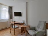 Sessel, TV und Schreibtisch - (EF1160_M) Dresden: Meißen, möbliertes Apartment nahe der Meißener Innenstadt, WLAN