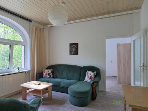 vom Wohnzimmer ins Schlafzimmer - 2 Zimmer Etagenwohnung in Jena