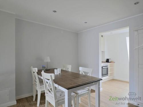 Esstisch vor der Küche - Etagenwohnung mit 50,00 m² in Dresden zur Miete