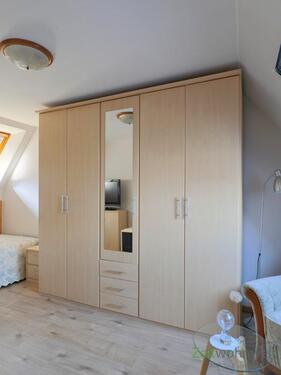 großer Schlafzimmerschrank - 