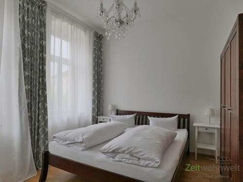 Doppelbett und Kleiderschrank - 