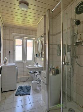 Glasdusche im Bad - 