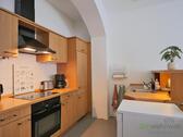 Blick zur Einbauküche - 2 Zimmer Etagenwohnung zur Miete in Halle (Saale)
