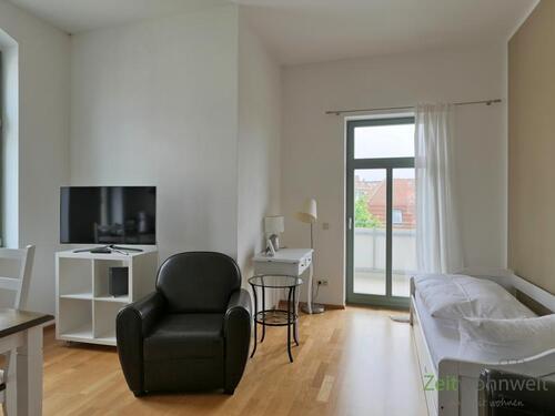 Blick zum Balkon - (EF1147_M) Dresden: Blasewitz, möblierte 2-Zimmer-Wohnung mit sonnigem Balkon, Dusche, Wanne und PKW-Stellplatz