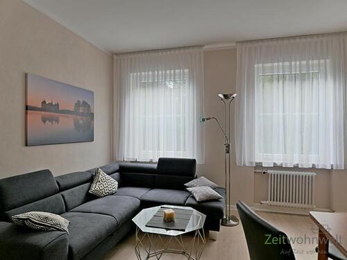 Blick ins Wohnzimmer - (EF0613_M) Dresden: Briesnitz, neu renovierte und neu möblierte 3-Zimmer-Wohnung im Hochparterre, Garten, WLAN inklusive
