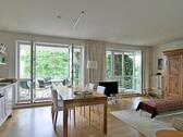 phantastisches Wohnzimmer - (EF0505_M) Dresden: BühlauWeißer Hirsch, traumhaft schöne 3-Zimmer-Wohnung in idyllischer Lage, Pakettböden und Balkon