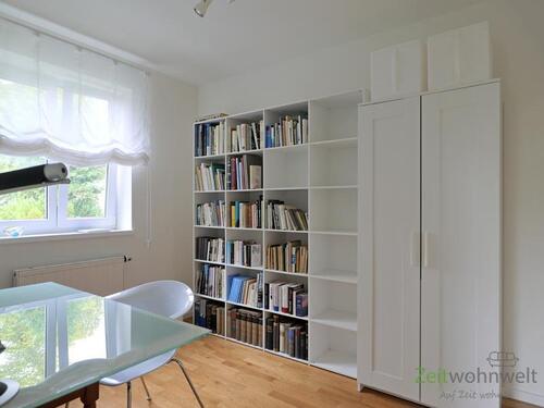 Kleiderschrank (rechts) im Arbeitszimmer - 
