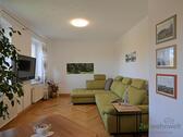 Eohnzimmercouch und Wand-TV - (EF0594_M) Erfurt: Bischleben-Stedten, sehr schöne 2,5-Zimmer-Wohnung mit phantastischem Ausblick, Reinigungsservice