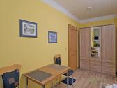 Eingang und Kleiderschrank - 1 Zimmer Etagenwohnung in Erfurt
