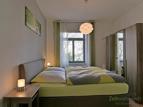 Schlafzimmer zum Innenhof - 2 Zimmer Etagenwohnung in Erfurt