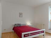 Schlafzimmer mit Kleiderschrank - 