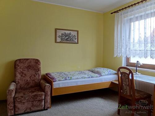 Blick zum Bett - 1 Zimmer Etagenwohnung in Erfurt