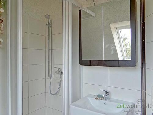 Bad-Blick zum Spiegel - 