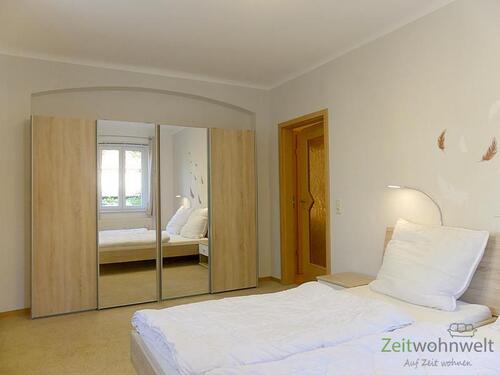 Spiegelschrank im Schlafzimmer - 