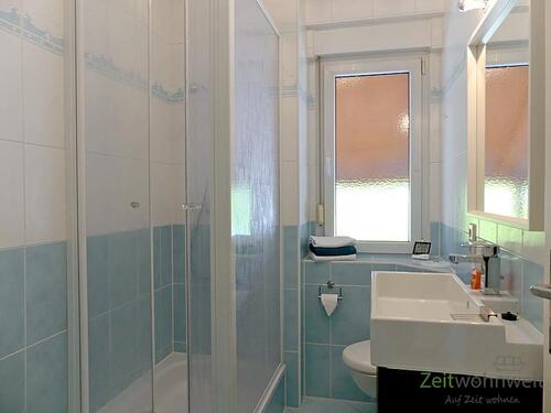 Bad mit Dusche - 
