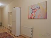 Wohnungsflur mit Garderobe - 