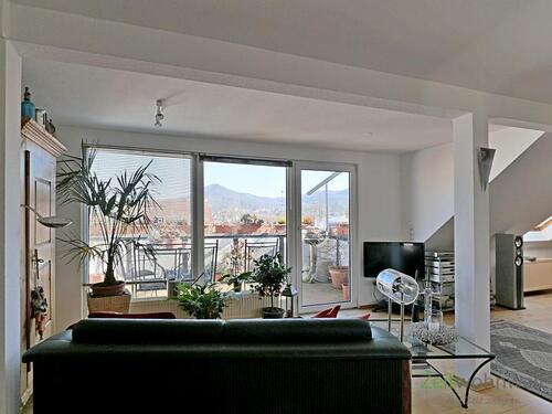 panthastischer Sofa-Ausblick - Etagenwohnung mit 105,00 m² in Jena zur Miete