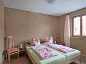 rechtes Schlafzimmer, Doppelbett - Etagenwohnung mit 70,00 m² in Erfurt zur Miete