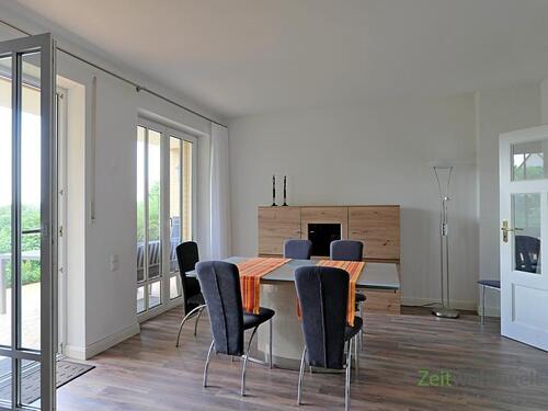 Esstisch vor dem Terrassenausgang - 4 Zimmer Etagenwohnung zur Miete in Dresden