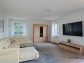 XXL-TV im Wohnzimmer - 4 Zimmer Etagenwohnung in Dresden