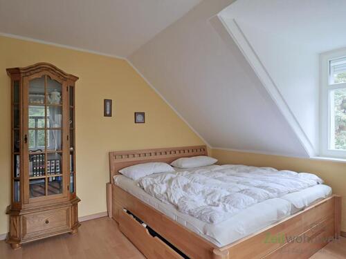 breites Bett - 2 Zimmer Etagenwohnung in Dresden