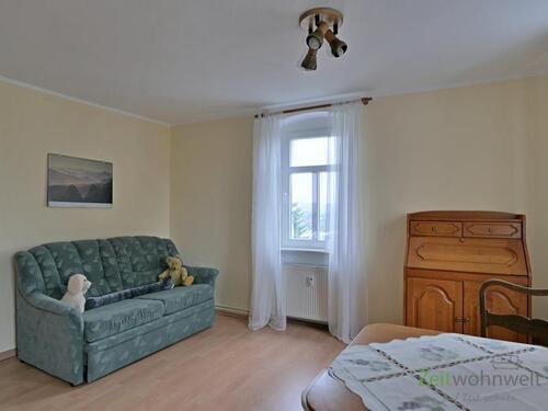 Sofa und Sekretär - (EF0959_M) Dresden: Mobschatz, preiswerte möblierte Wohnung mit Wäschewechsel, an Wochenendheimfahrer