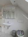 WC und Waschbecken - 