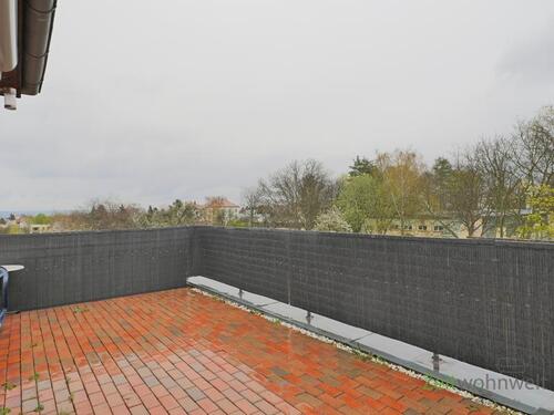 Frühlingsbalkon bei Regenwetter - Etagenwohnung mit 70,00 m² in Dresden zur Miete