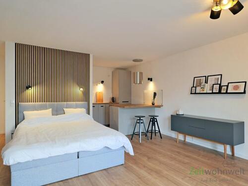 Blick zur Küche mit Tresen - 1 Zimmer Etagenwohnung zur Miete in Dresden
