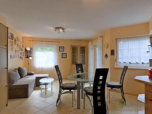 Blick in den Wohnbereich - 2 Zimmer Etagenwohnung zur Miete in Erfurt