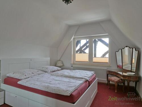 neues Doppelbett im Schlafzimmer - 2 Zimmer Etagenwohnung in Dresden