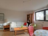 Blick ins Wohnzimmer - (EF0768_M) Dresden: KleinpestitzMockritz, hell und im Sommer kühl! möbliertes Souterrain-Apartment zum grünen Garten