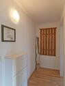 Wohnungsflur mit Garderobe - 