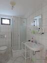 Bad mit Dusche - 