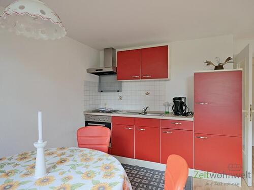 Einbauküche im Wohnzimmer - 2 Zimmer Etagenwohnung zur Miete in Dresden