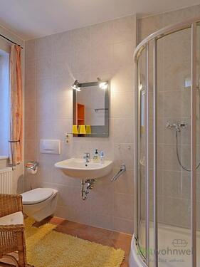 Bad mit Dusche - 