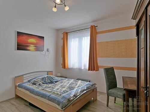 Blick in den Wohnraum - (EF0770_M) Erfurt: Stotternheim, kleines möbliertes Apartment für Wochenendheimfahrer, Reinigung und WLAN inkl.