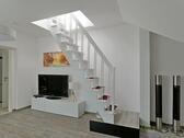 Treppe zur Dachterrasse - (EF0798_M) Dresden: Gruna, Bezug in neu möblierte 3-Zimmer-Wohnung mit Dachterrasse, Klimaanlage und Service