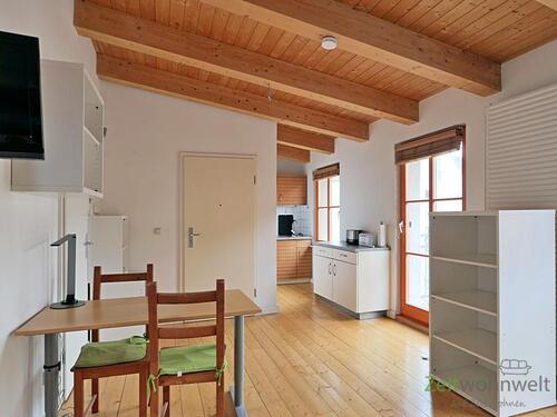 Eingangsbereich und Esstisch - 1 Zimmer Etagenwohnung in Weimar