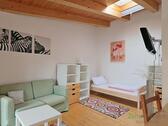 Blick in den Wohnraum - (EF0800_M) Weimar: Nordvorstadt, möbliertes helles Apartment mit Balkon nahe der Innenstadt, eigene Waschmaschine
