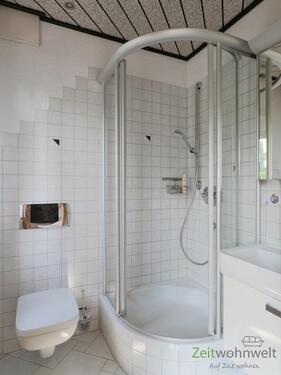 Blick ins kleine Bad unten - 