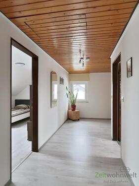 großer Wohnungsflur - 