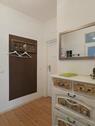 Wohnungsflur mit Garderobe - 