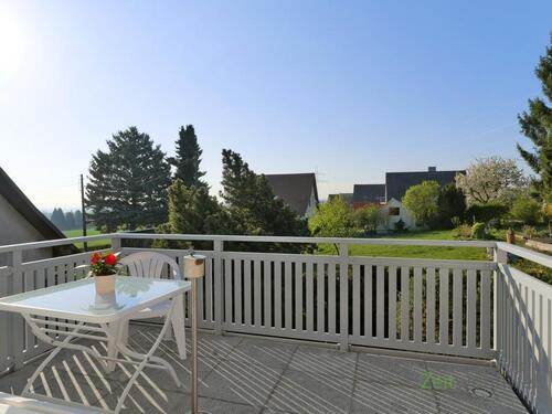 eigene Terrasse am Haus - (EF1379_M) Dresden: Ockerwitz, kleines Nebengebäude mit möblierter Wohnung, sep. Eingang, Balkon, Wäschewechsel
