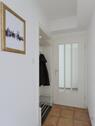 kleiner Flur mit Garderobe - 