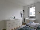 Komode und Kleider-Leiter - 